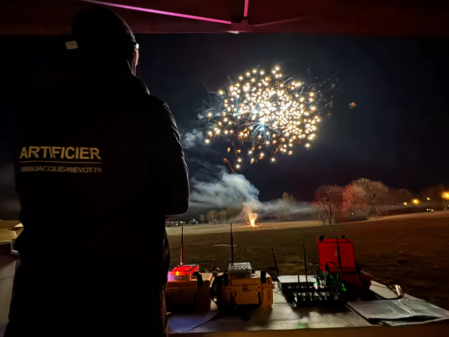 Artificier tir spectacle pyrotechnique